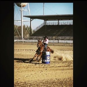 ISO cinch jeans 27-28| inseam=36